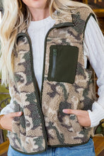 Load image into Gallery viewer, CAMOUFLAGE FAUX SHEARLING VEST AH