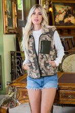 Load image into Gallery viewer, CAMOUFLAGE FAUX SHEARLING VEST AH