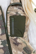 Load image into Gallery viewer, CAMOUFLAGE FAUX SHEARLING VEST AH