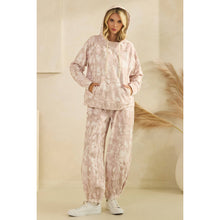 Load image into Gallery viewer, Printed French Terry Cozy Sweat Pants
